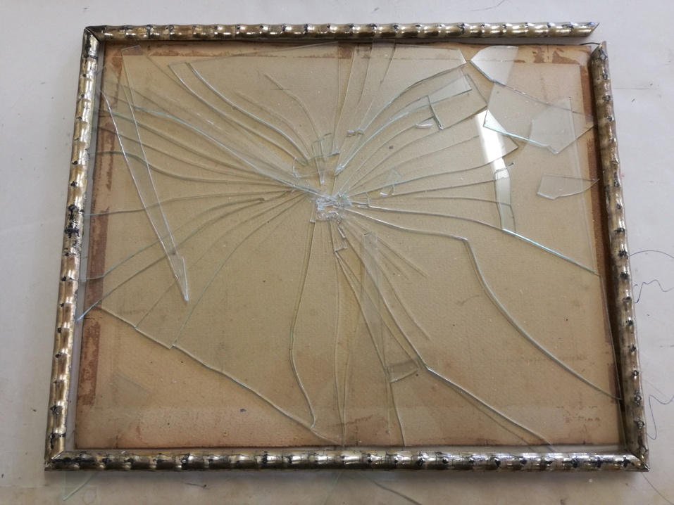 Rahmen oder Glas sind gebrochen. Wir reparieren Ihr gutes Stück!